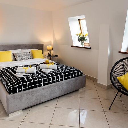 Apartament Bianco Nero Pod Jasna Gora, Bezplatny Parking, Teren Ogrodzony. Ченстохова Экстерьер фото